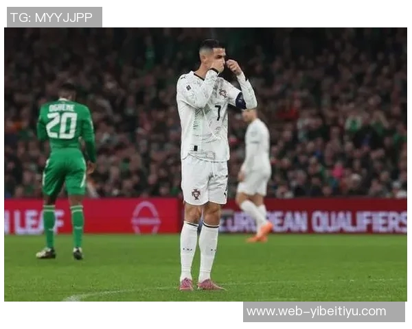 C罗因国家队停赛缺席FIFA投票B席代为投票引关注